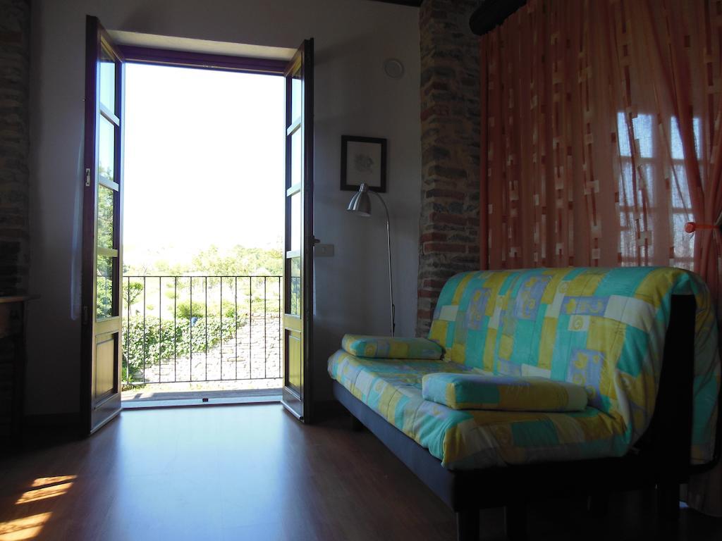 Agriturismo Affittacamere Barbarossa Dogliani Δωμάτιο φωτογραφία
